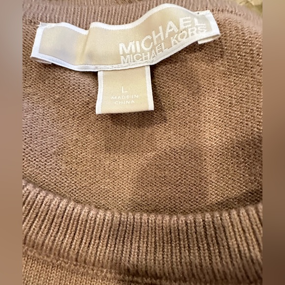 Michael Kors Camel Sweater with Black Faux Fur Cuffs Size Large Like New - Picture 6 of 7